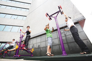 空中運動場 城市健身新地標，多功能器材助力健康生活